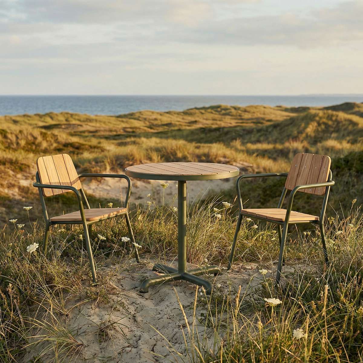 Kirra Cafe Table & 2 Kirra Patio Chair